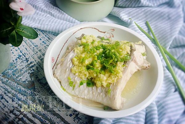 姜葱茸清蒸鱼腩