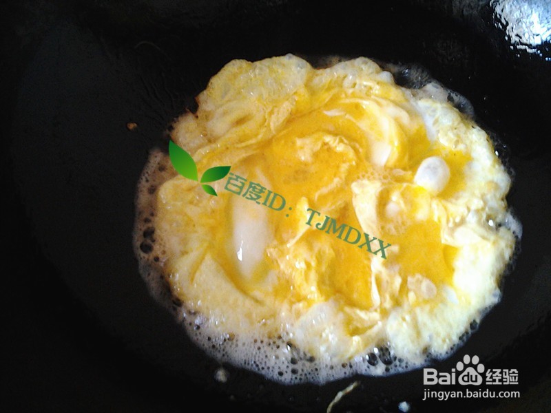 怎么做鸡蛋炒细长菇与蕃茄