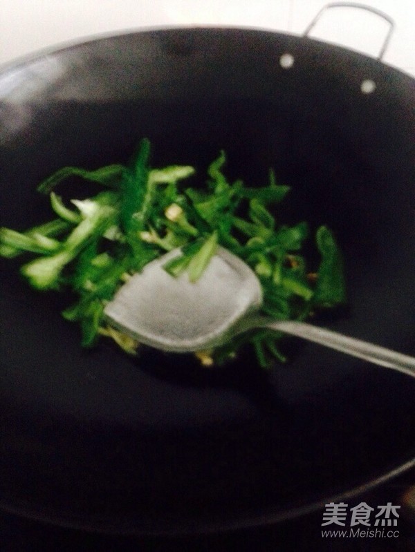 酸辣青椒炒平菇