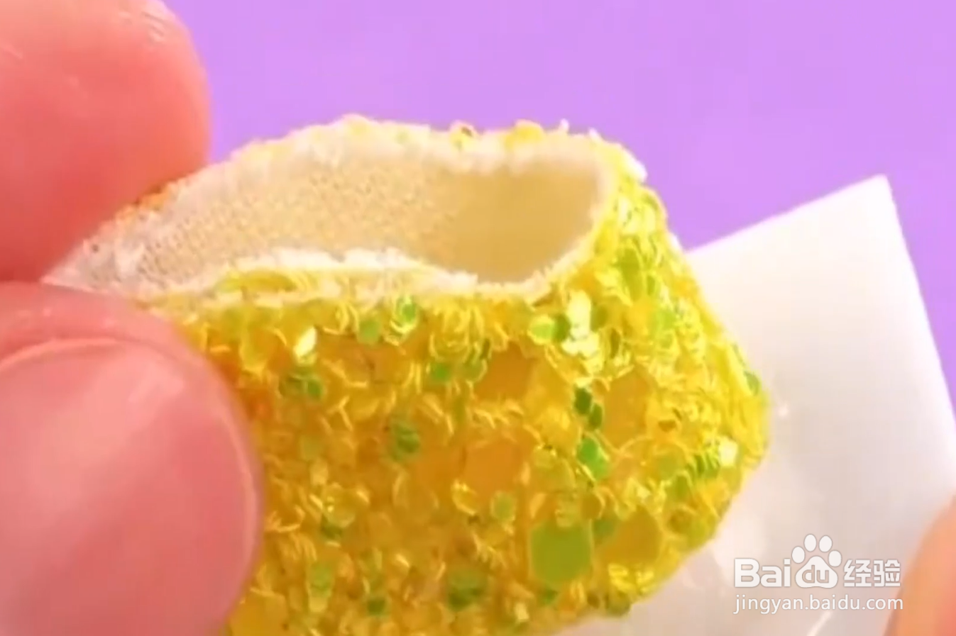 如何给芭比做一双亮片高跟鞋？