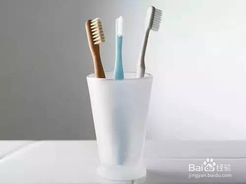 <b>牙刷的保养方法</b>