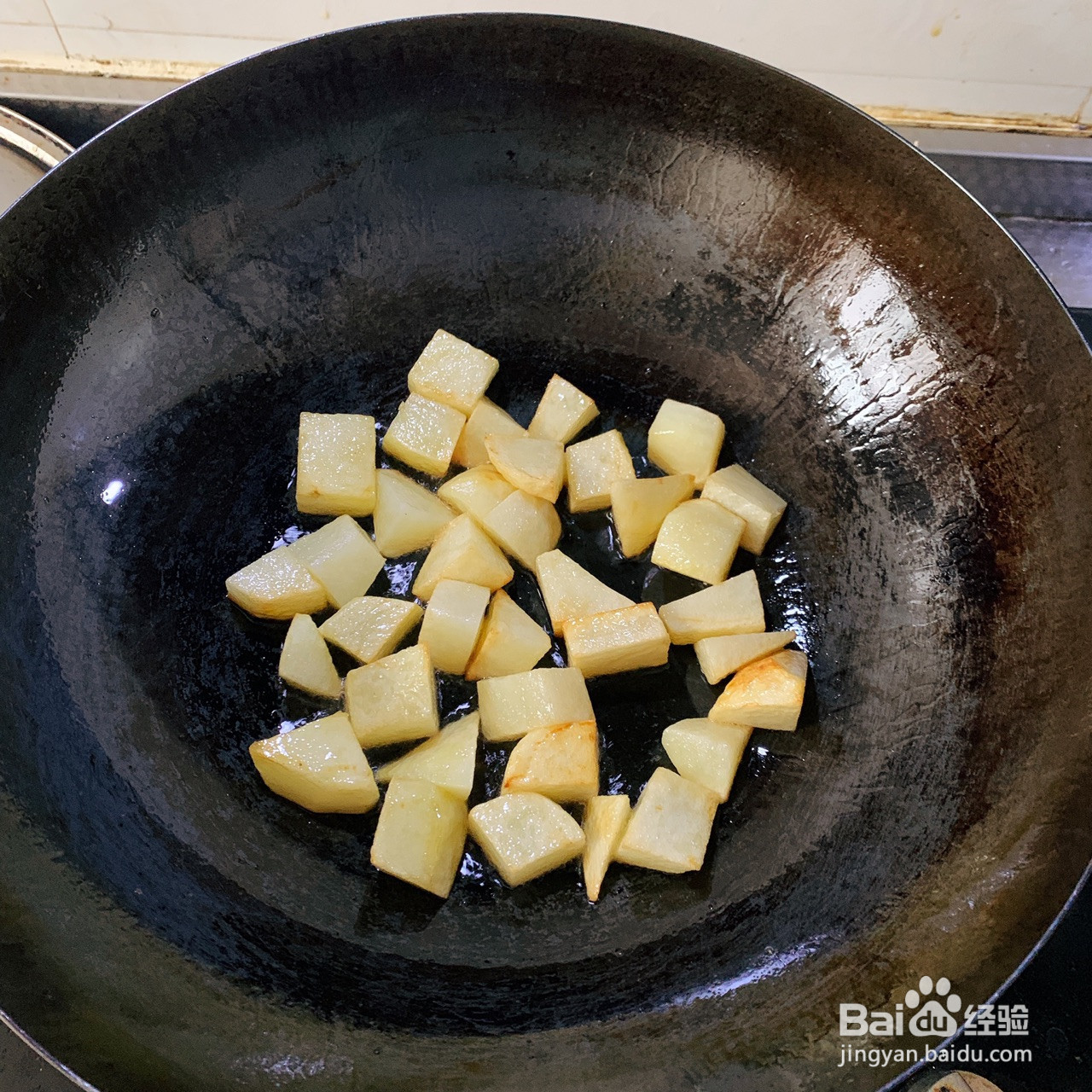 土豆香菇炖鸡块的做法