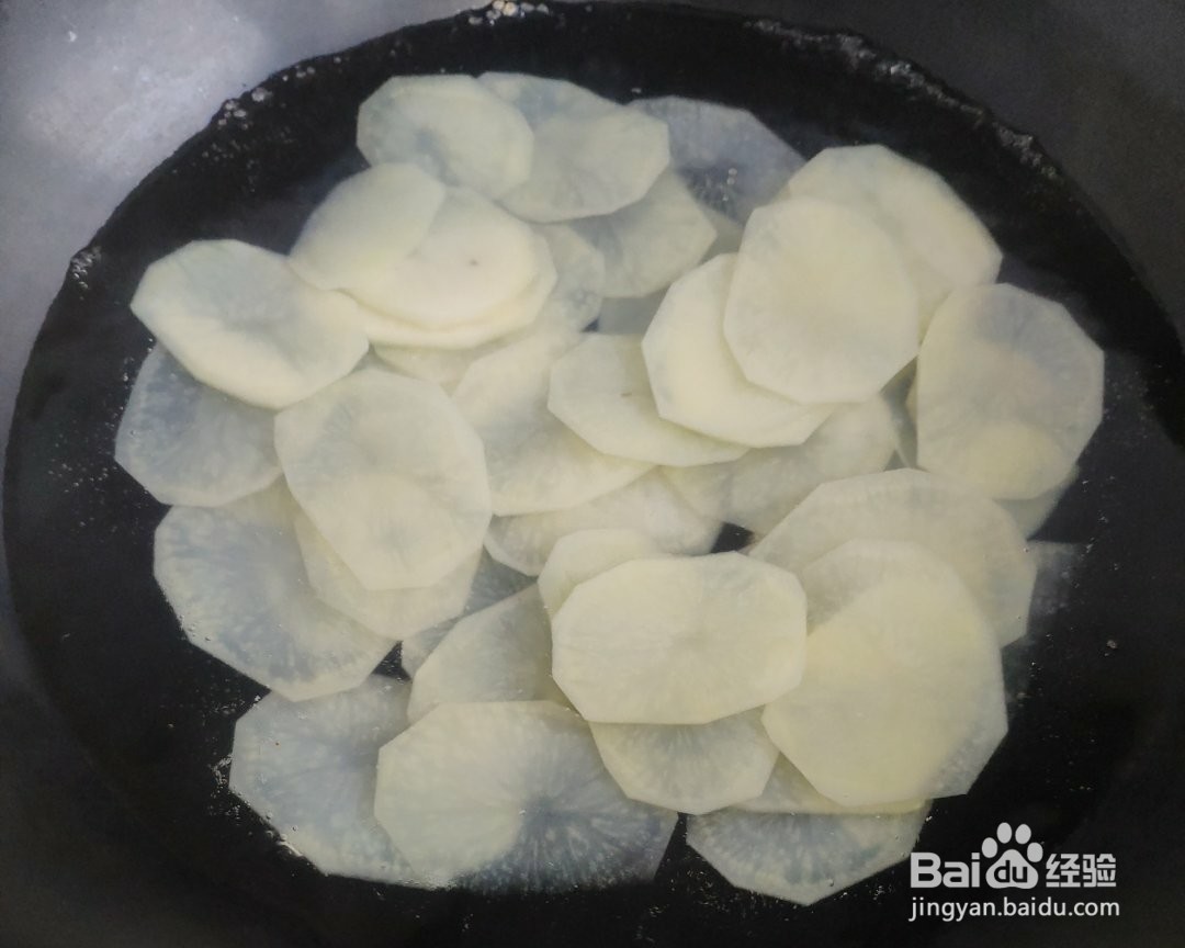 如何制作洋葱炒土豆片？