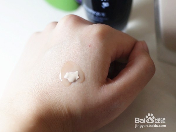 只要多加一点 瞬间解决底妆干燥问题