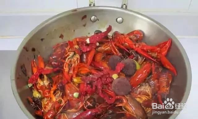 杨梅酒小龙虾的做法