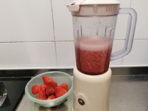 高颜值零负担的手作霸气酸奶草莓的做法