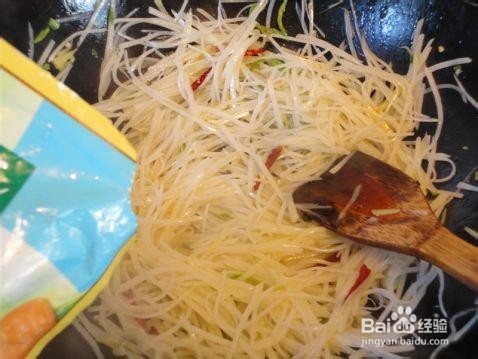 家常小菜土豆丝如何炒更脆爽可口