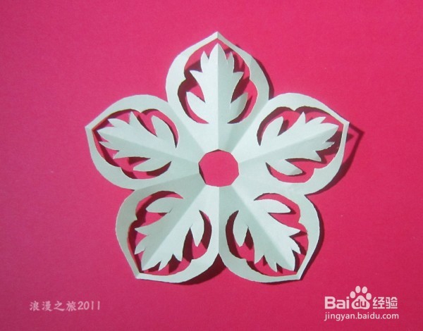 儿童趣味手工剪纸----五折窗花折剪方法四