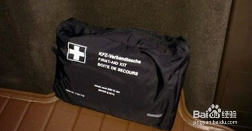 买车多年才发现，汽车后备箱竟隐藏诸多实用功能