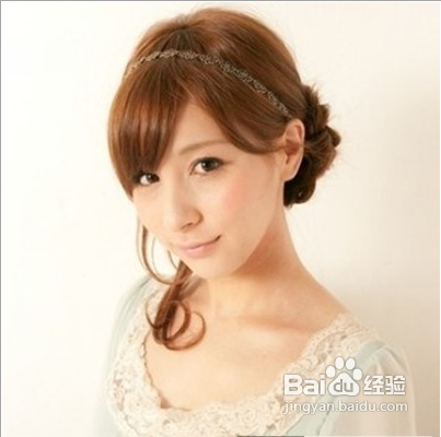 波西米亚风侧花苞头扎法图解