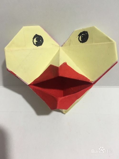 怎样用彩纸 折叠一只嘴巴回吧嗒嘴的小黄鸭