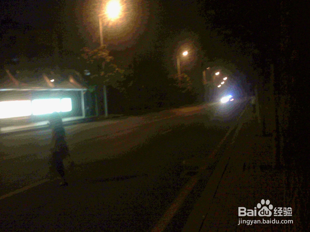 老年人在夜间散步的时候安全行走要注意什么