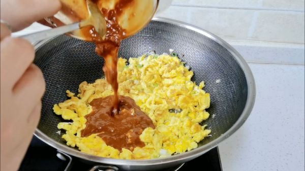 鸡蛋酱拌玉米面条