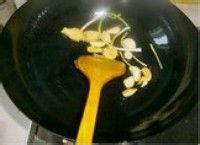 如何做鱼头猪骨菇菌锅