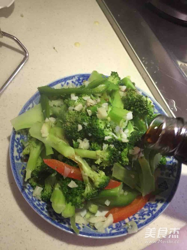 蒜蓉西兰花的做法