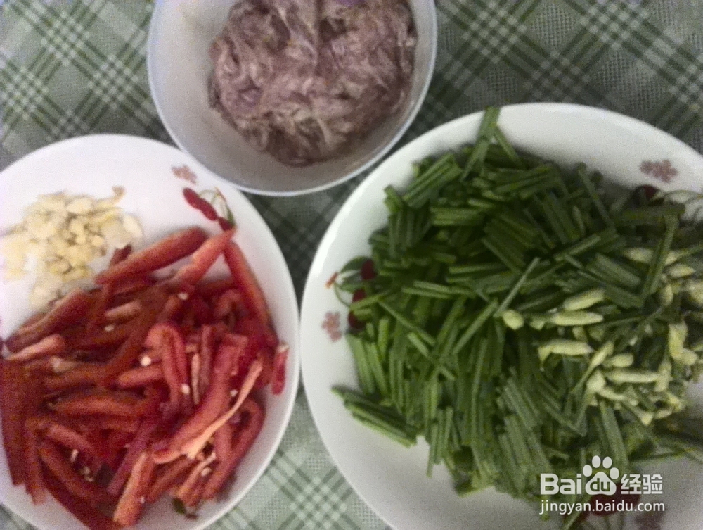 韭菜苔红椒炒肉丝