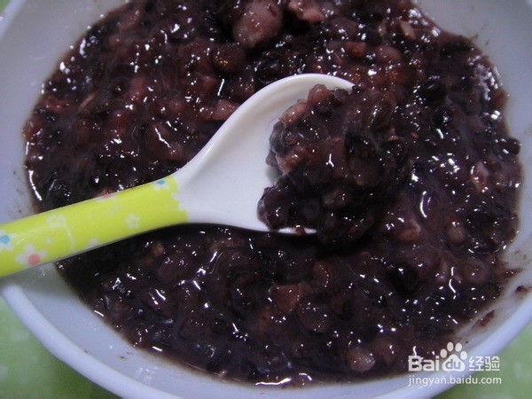 养颜补血美食——黑米粥