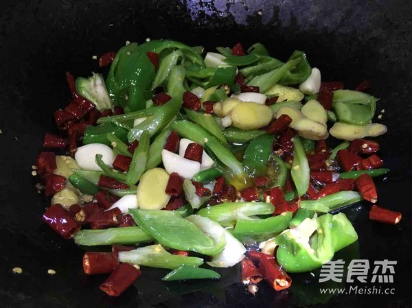 香辣花甲的做法