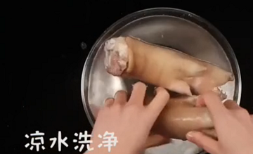 生猪手如何去骨