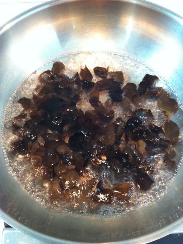 香菜凉拌黑木耳