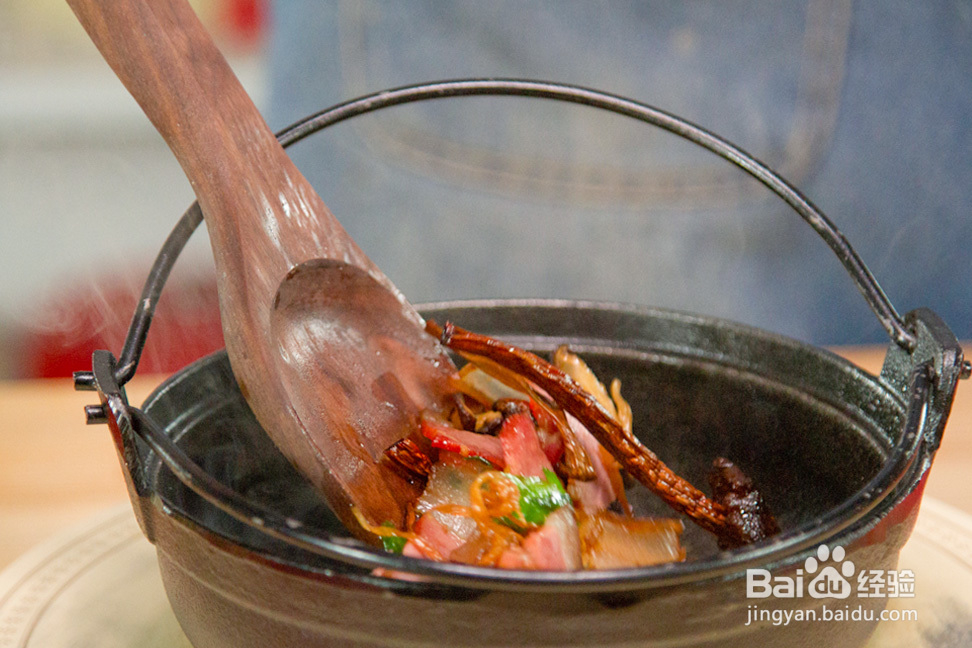 厨爸教你做腊肉杂菇煲