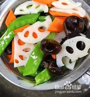 如何制作家庭版荷塘小炒