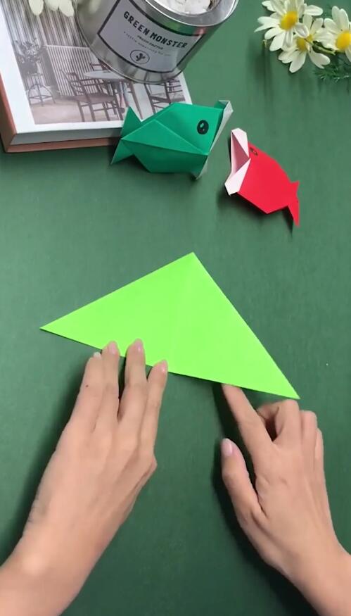 红鲤鱼与绿鲤鱼怎么折