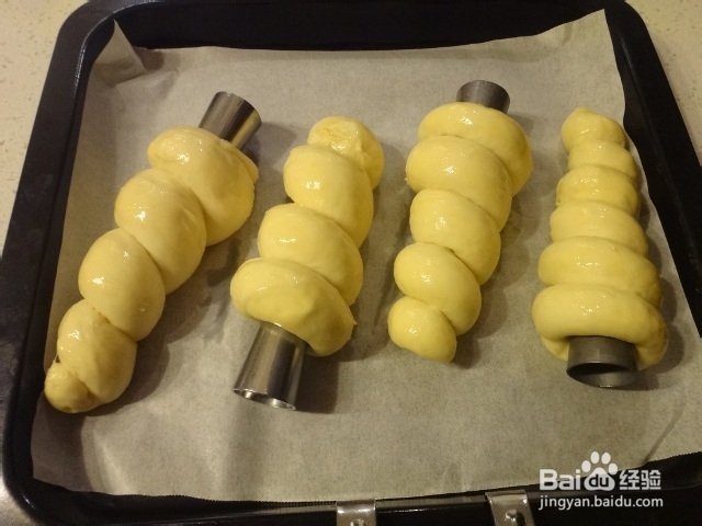 如何制作怀旧的【掼奶油螺旋面包卷】