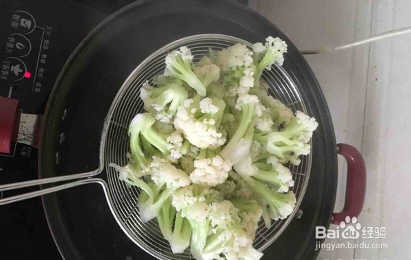 如何做营养又开胃的家常腊肉炒花菜