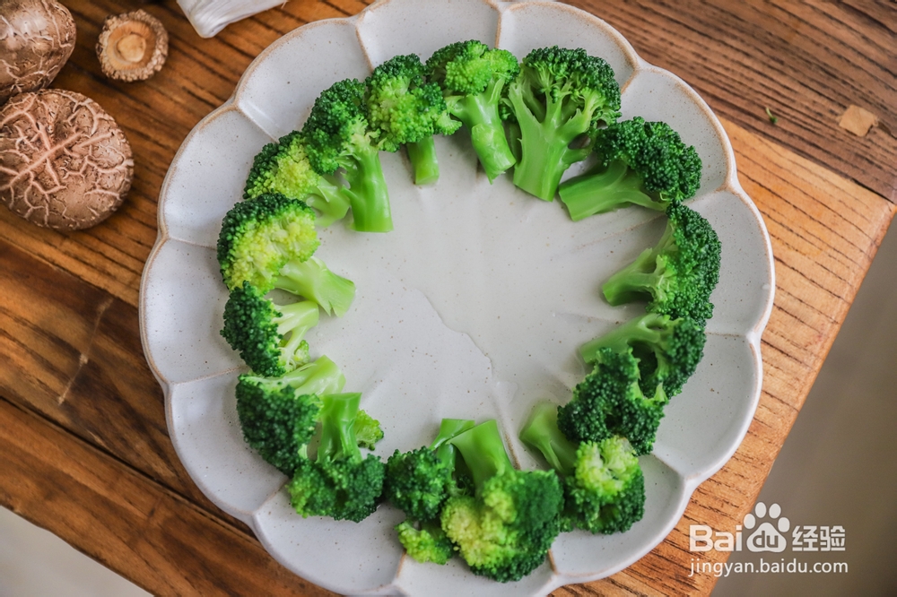 宝宝也爱吃的双菇烧鸡腿