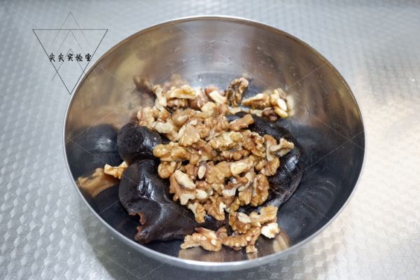 广式核桃枣泥月饼