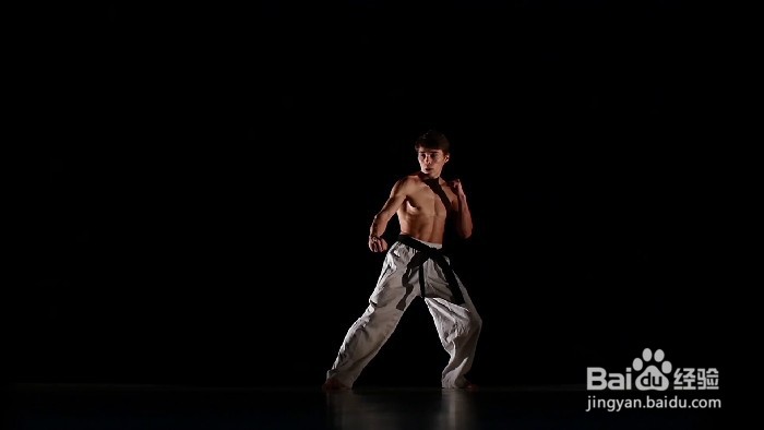 正蹬腿踢击训练的技巧