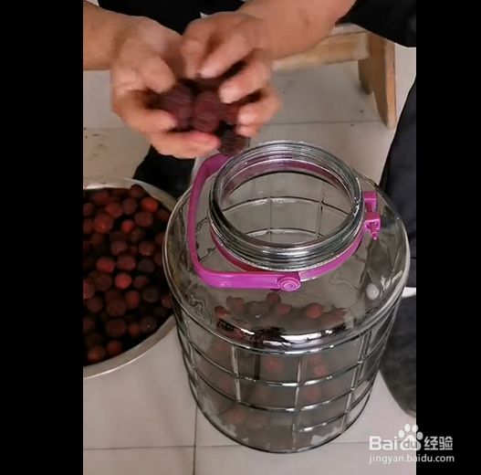 红色杨梅酒的制作方法