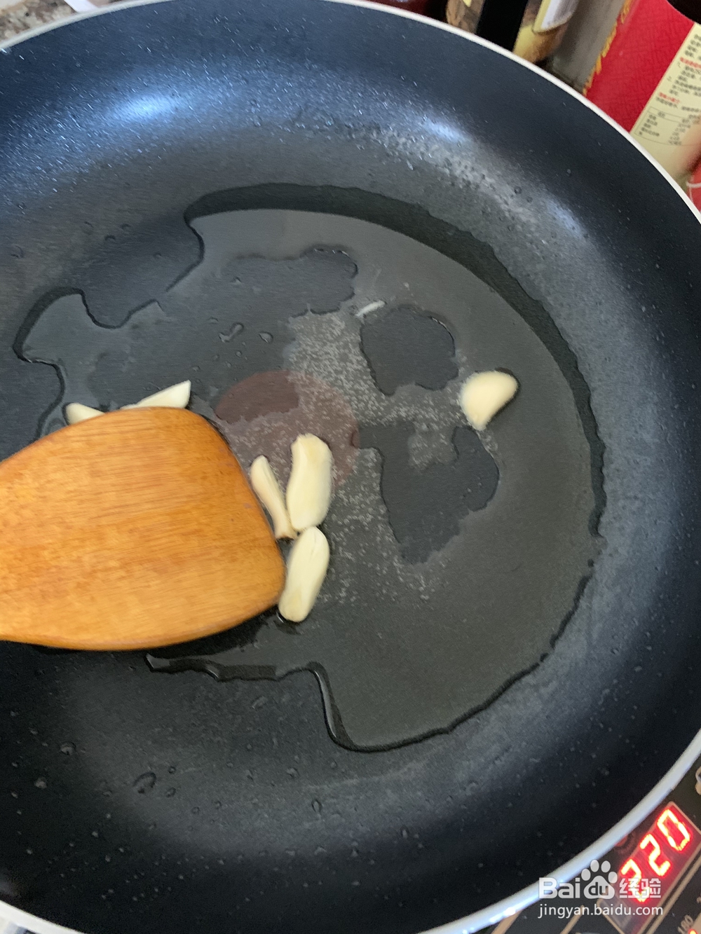 大厨教程之-草菇蚝油炒猪颈肉!