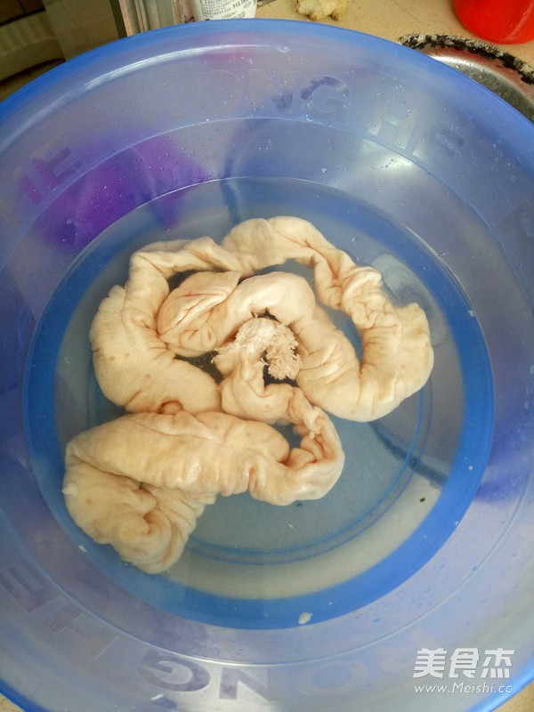 砂锅肥肠的做法