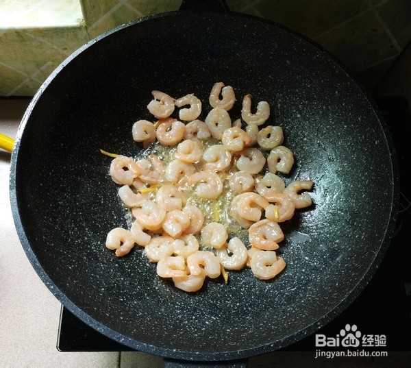 芦笋炒虾球的制作方法