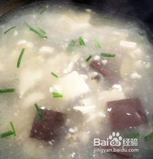 猪血豆腐汤的做法