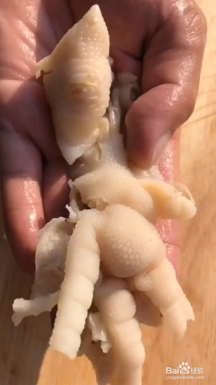 如何自制美味好吃的泡椒无骨鸡爪