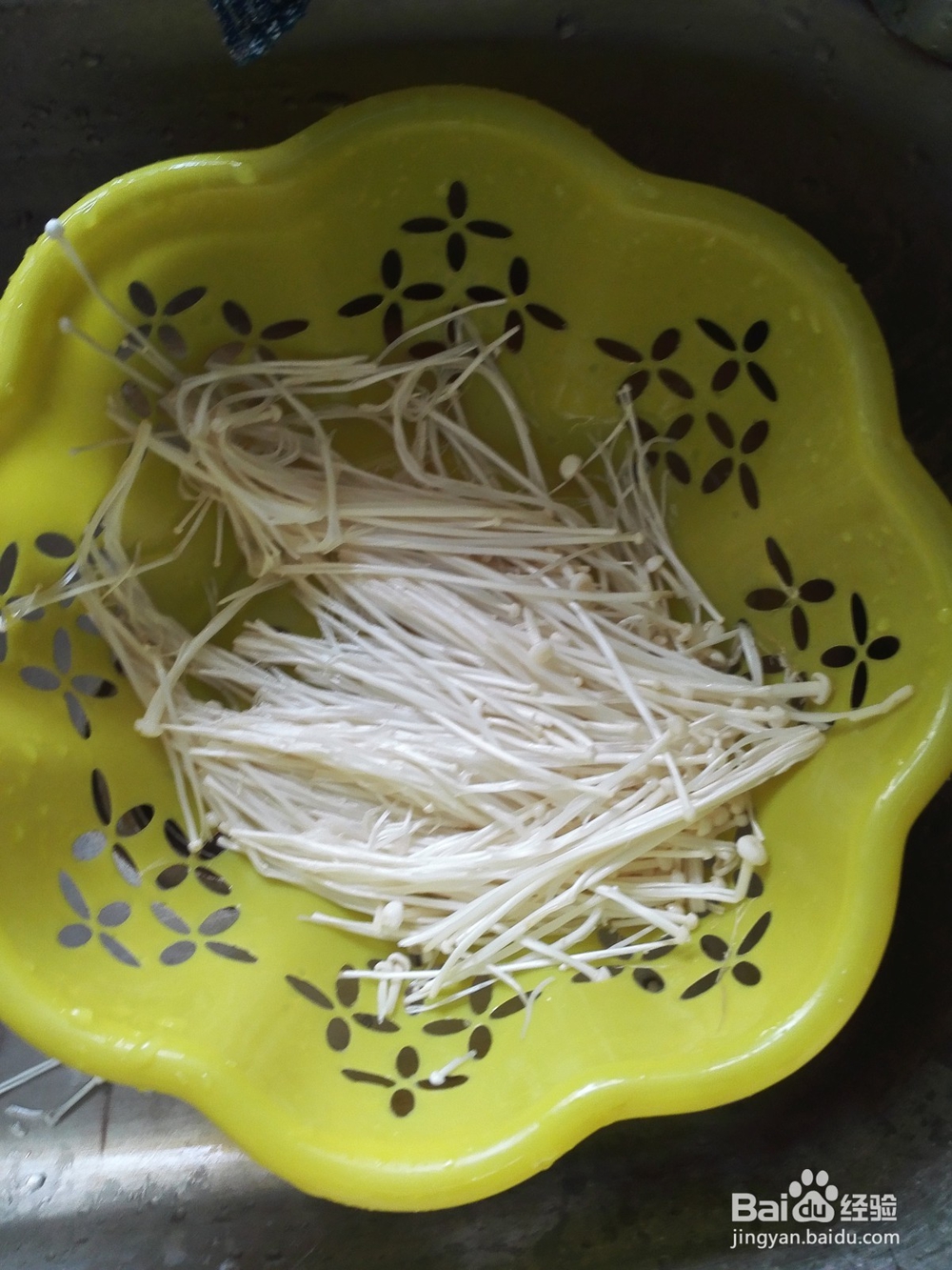 如何弄一顿鸡蛋火腿肠金针菇青菜面二