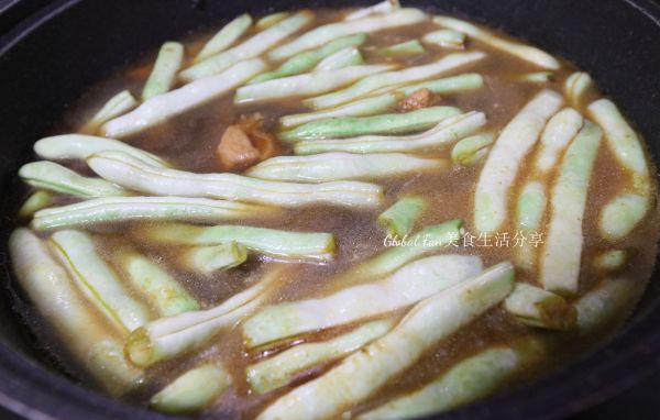 鸡腿肉豆角焖面