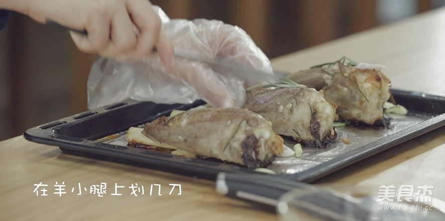 法式迷迭香烤羊腿