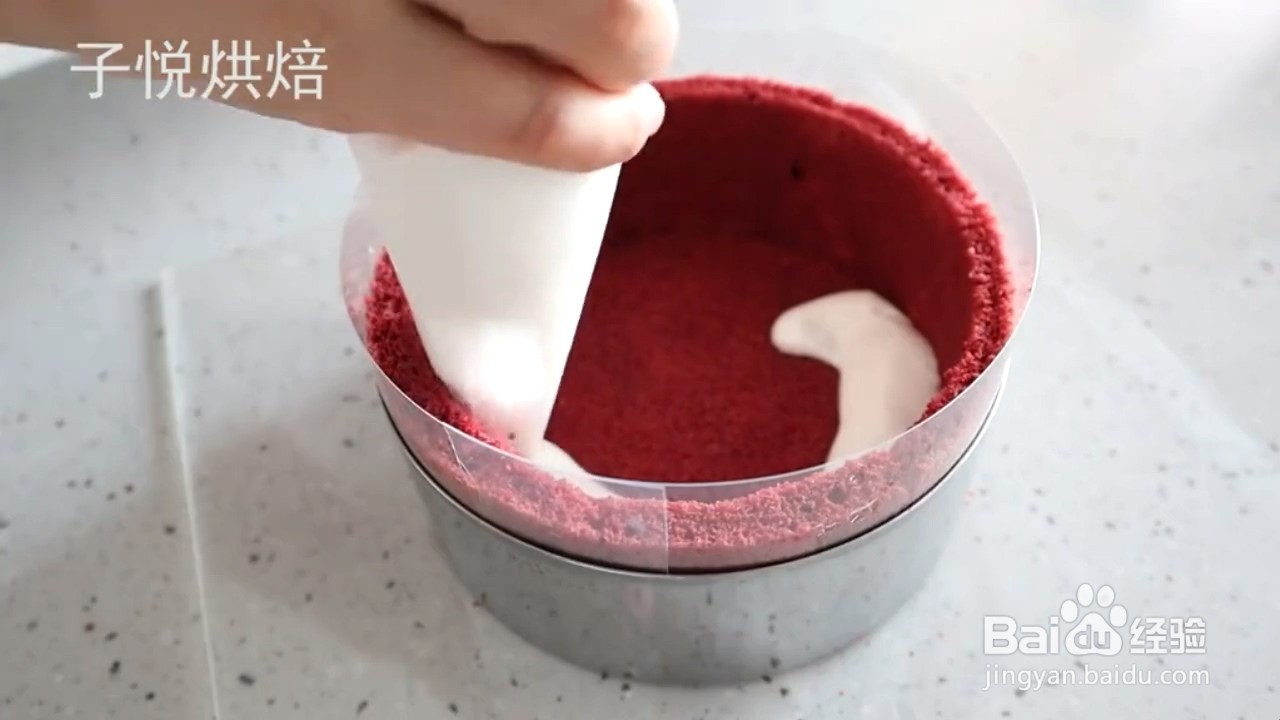 如何制作红丝绒草莓果冻蛋糕