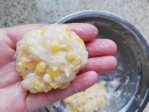 玉米虾饼的做法