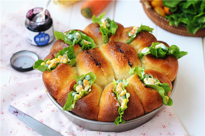 蓝莓沙拉花环面包