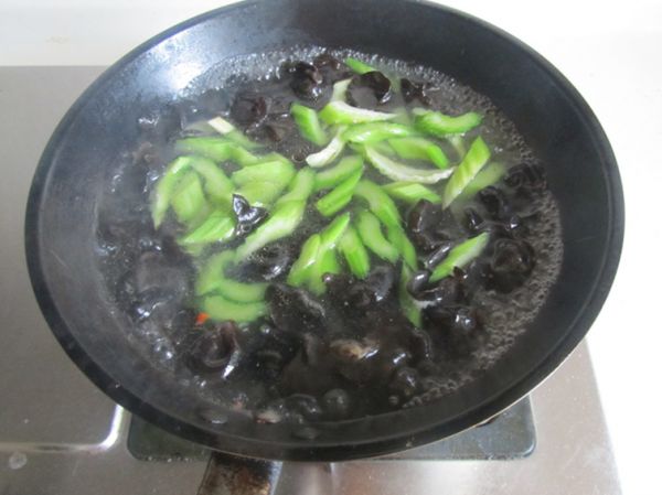 西芹木耳炒山药