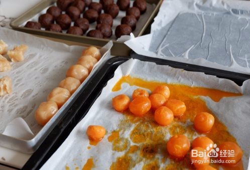 莲蓉蛋黄酥（不用醒面，不用揉出膜）怎么做？