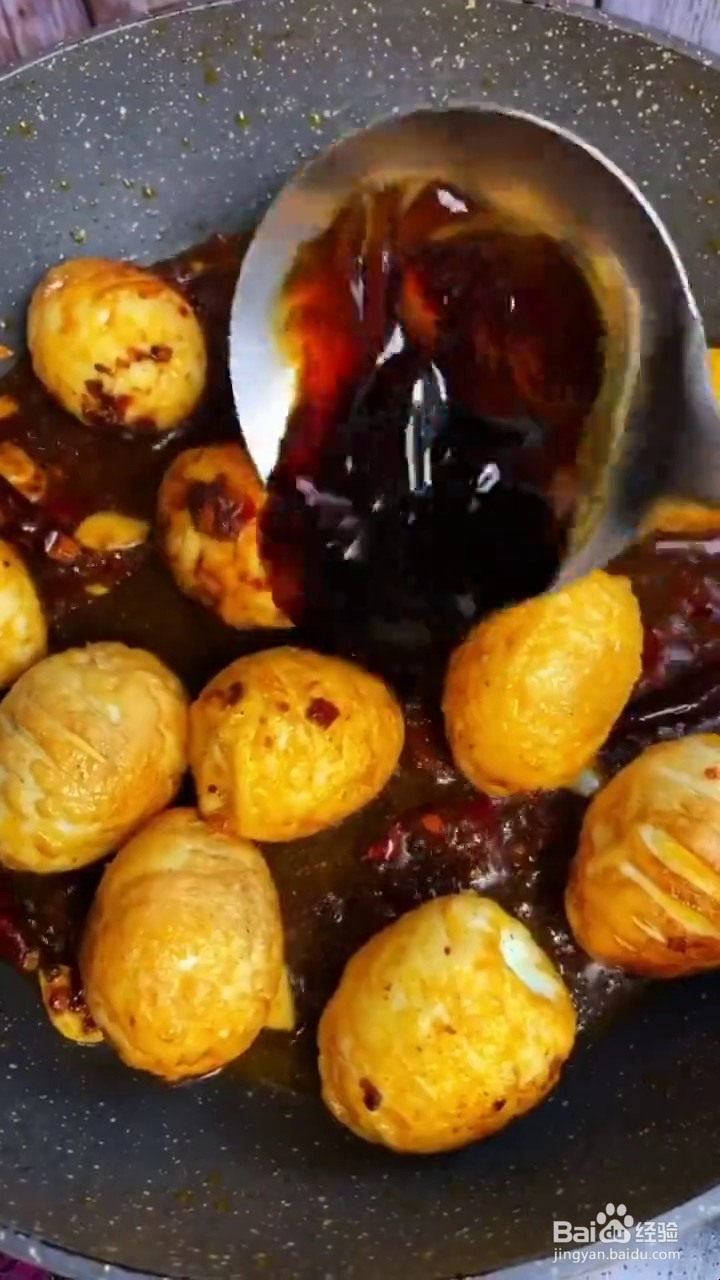 如何制作麻辣好吃的虎皮鸡蛋？