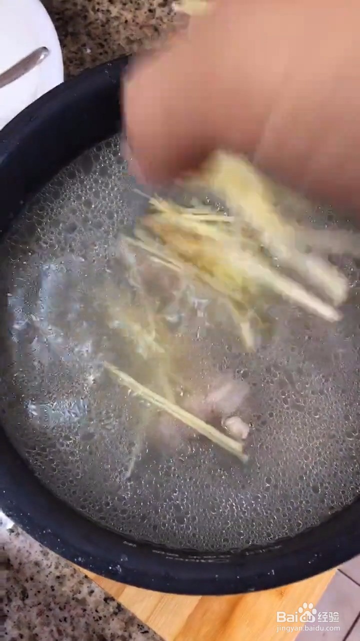 如何制作好喝的咸骨粥