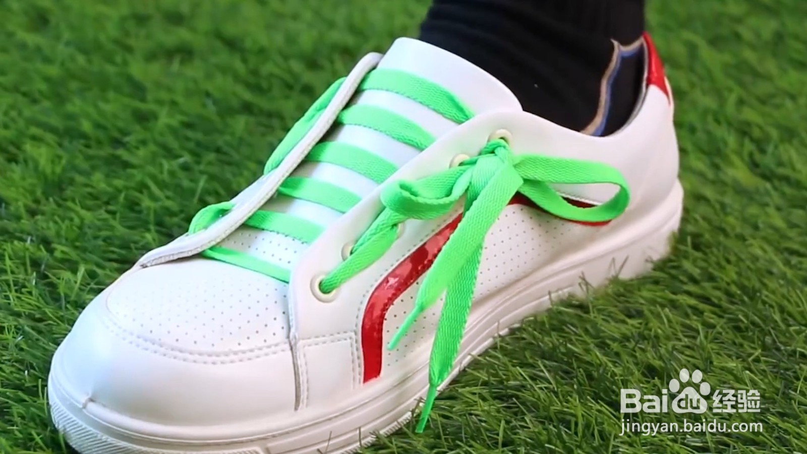 侧面蝴蝶结鞋带这么系，开创新潮流!