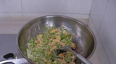 跟着学人人都喜欢的鸡蛋白菜炒饭